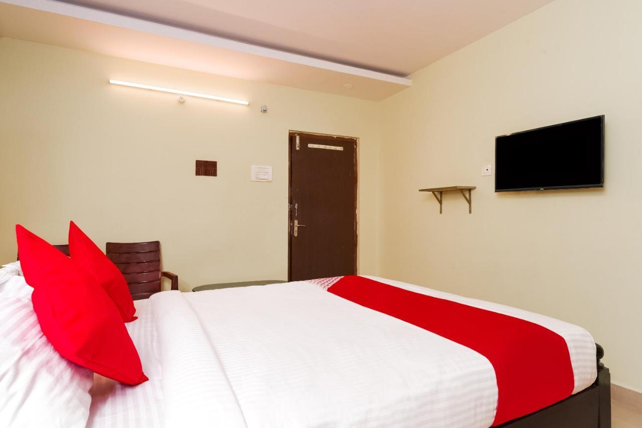 Oyo 26234 Annapurna Nilayam Hotel Vijayawada Ngoại thất bức ảnh