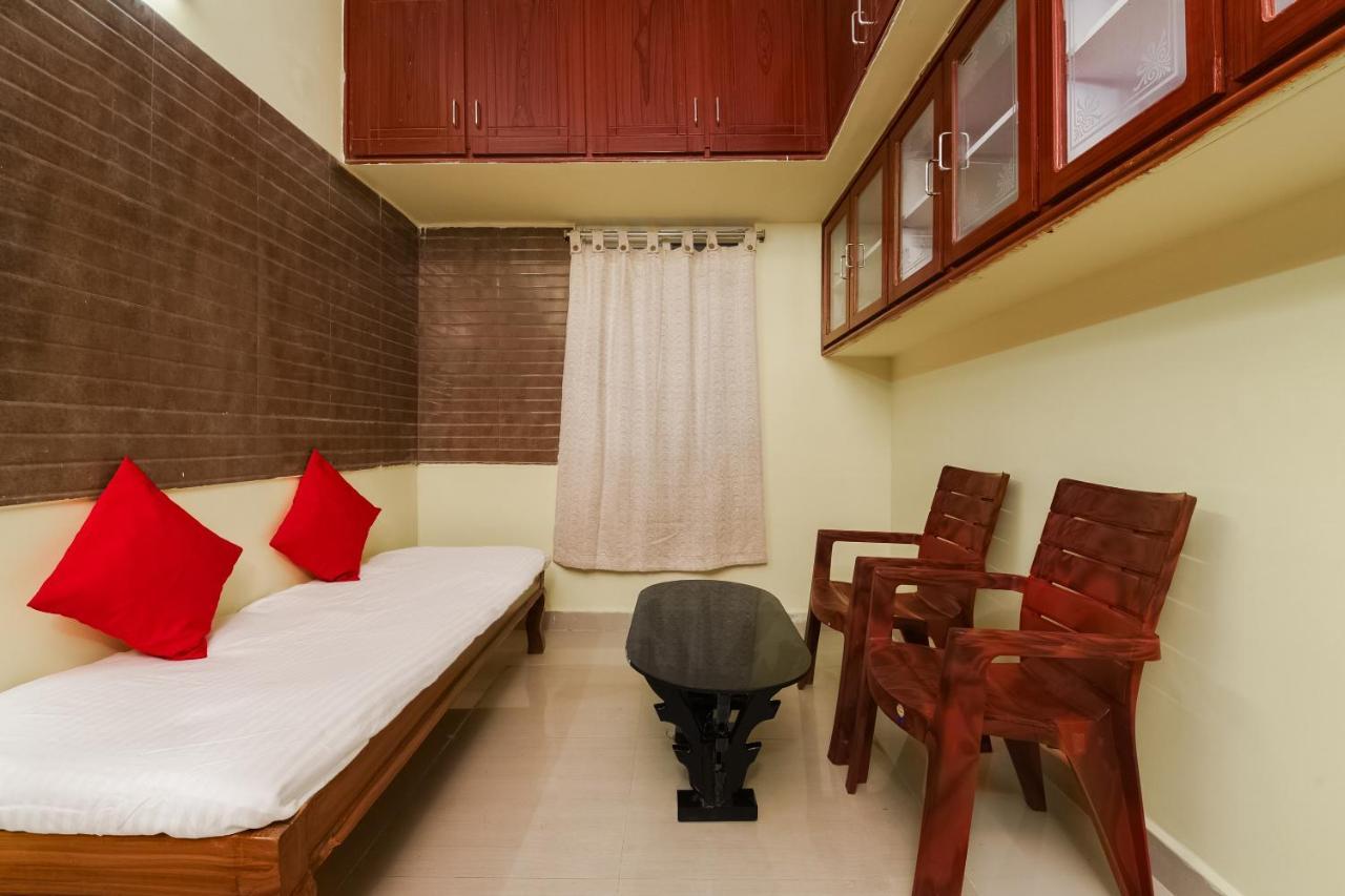 Oyo 26234 Annapurna Nilayam Hotel Vijayawada Ngoại thất bức ảnh